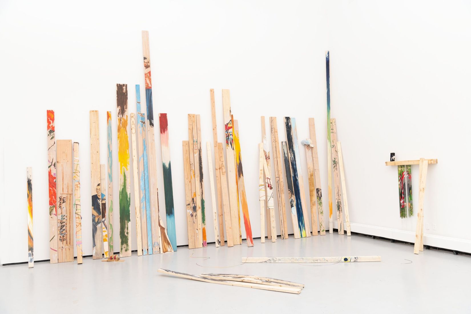 Zoe Ann Cardinal Cire, <i>Bones (funny, wish, back)</i>, 2024. Photo : Zeshan Ahmed /// Zoe Ann Cardinal Cire, <i>Bones (funny, wish, back)</i>, 2024. Photo: Zeshan Ahmed